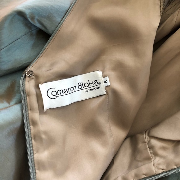 Stunning and very flattering evening gown. - Picture 8 of 8